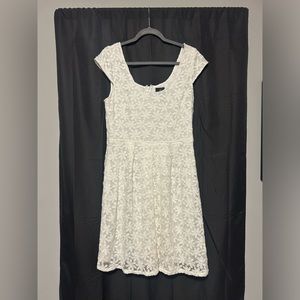 Adrianna Papell Women’s White Daisy Floral Dress Size 16